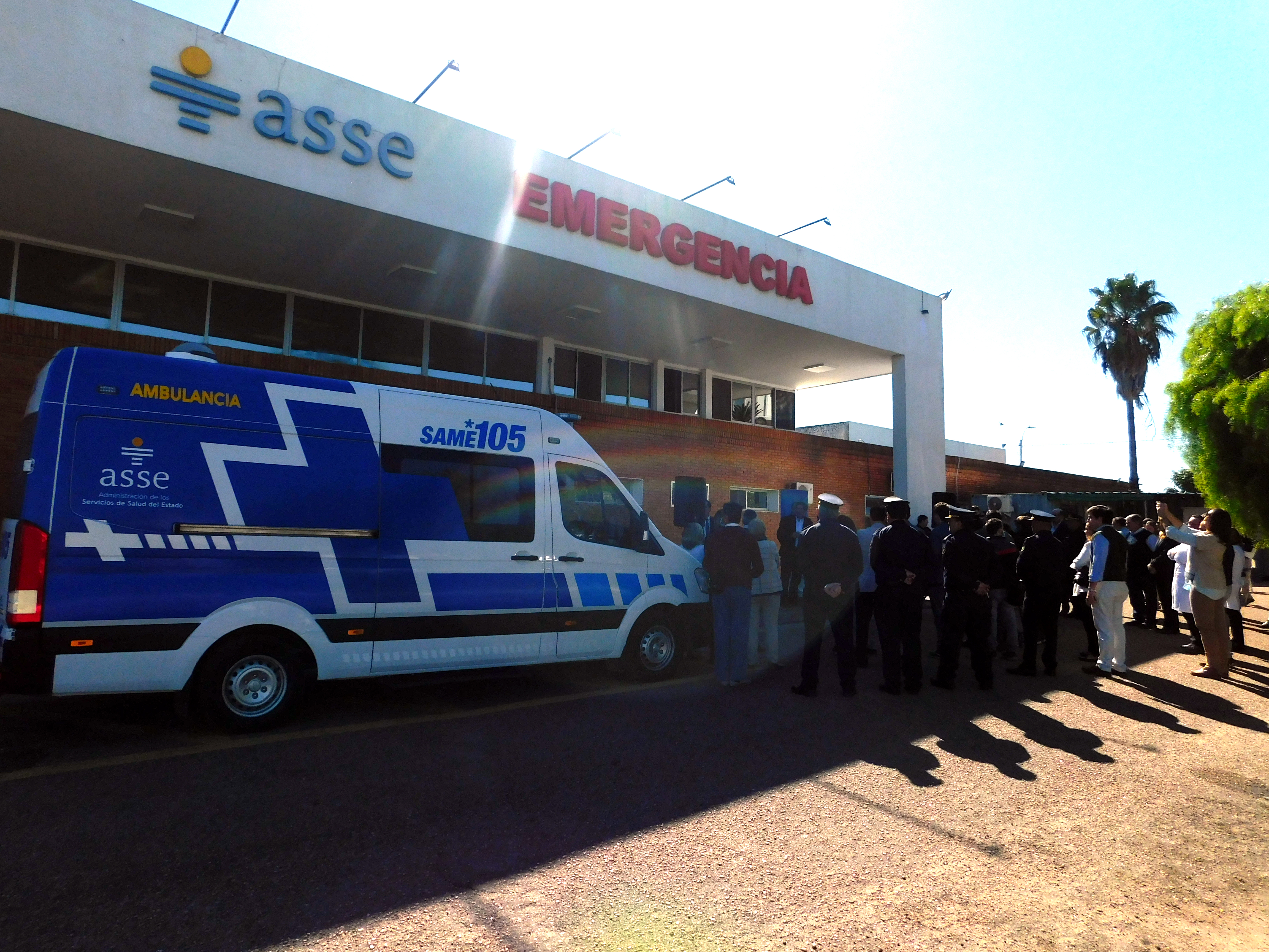 InauguraciÃ³n de la nueva base de salida de SAME 105 en el Hospital de Canelones.